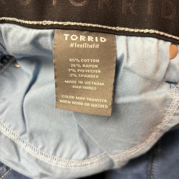 Torrid Sky High Skinny Jeans - NEW - Size 30 - Picture 3 of 3